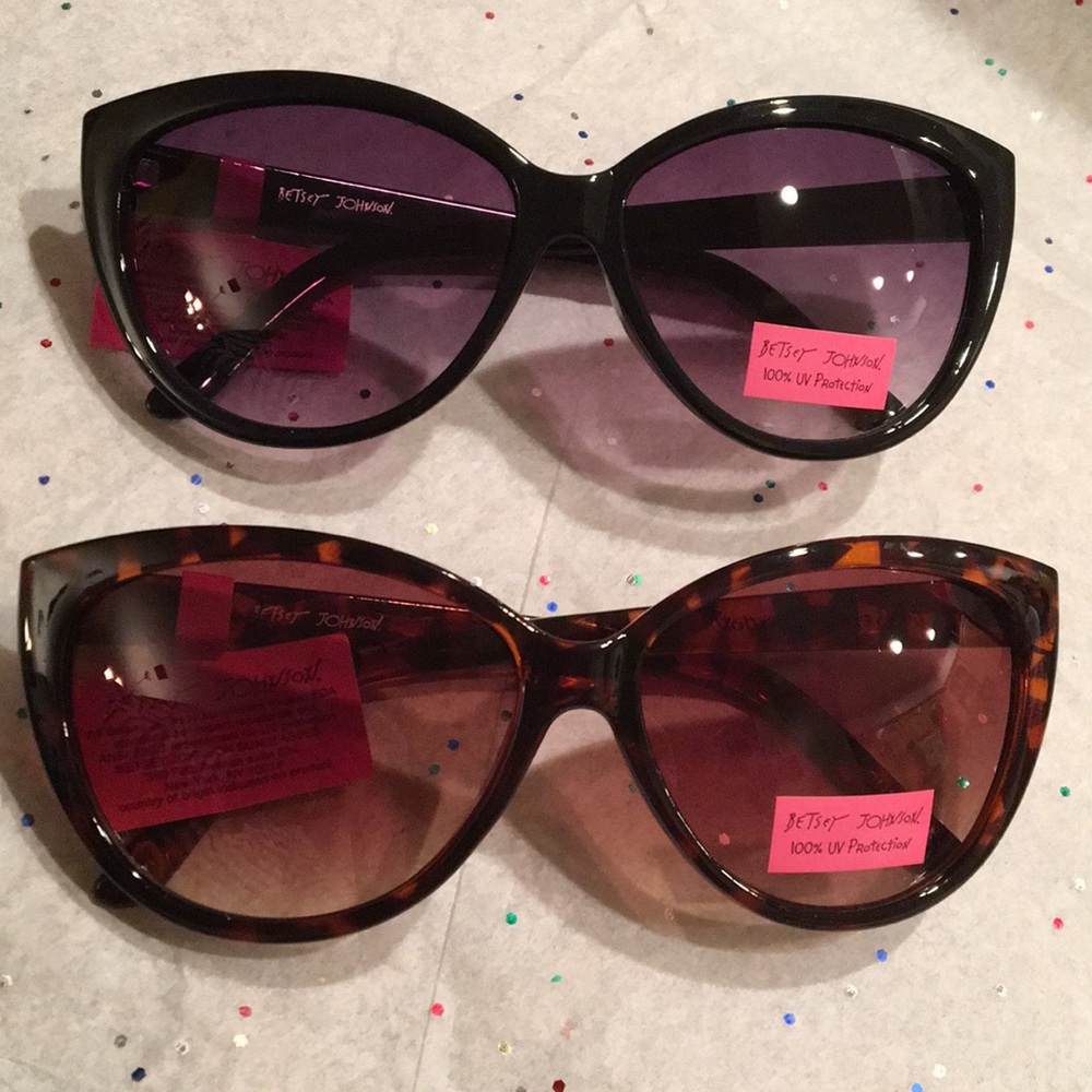 BETSEY JOHNSON OVERSIZED CLASSIC CAT EYE  NWT